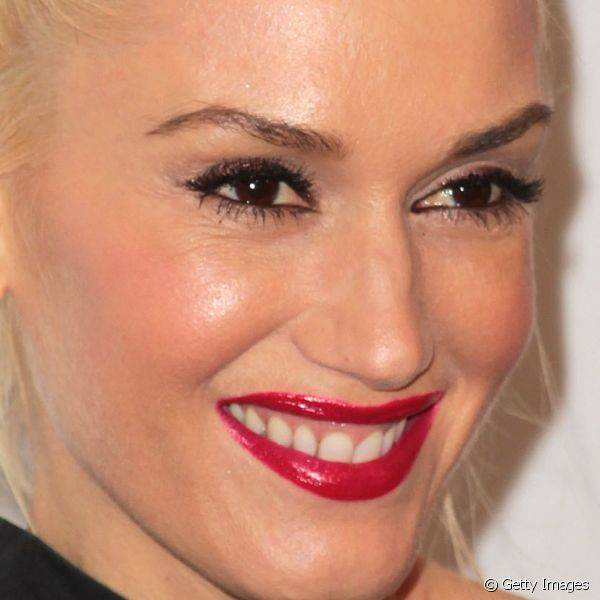 Gwen Stefani, que não abre mão de seu batom vermelho, apostou no gloss para a festa MOCA Gala